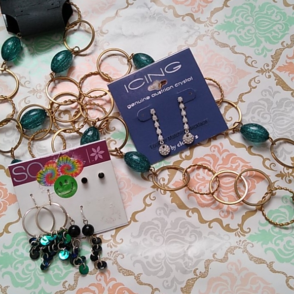 💝 Earrings and Necklace bundle - Picture 1 of 5